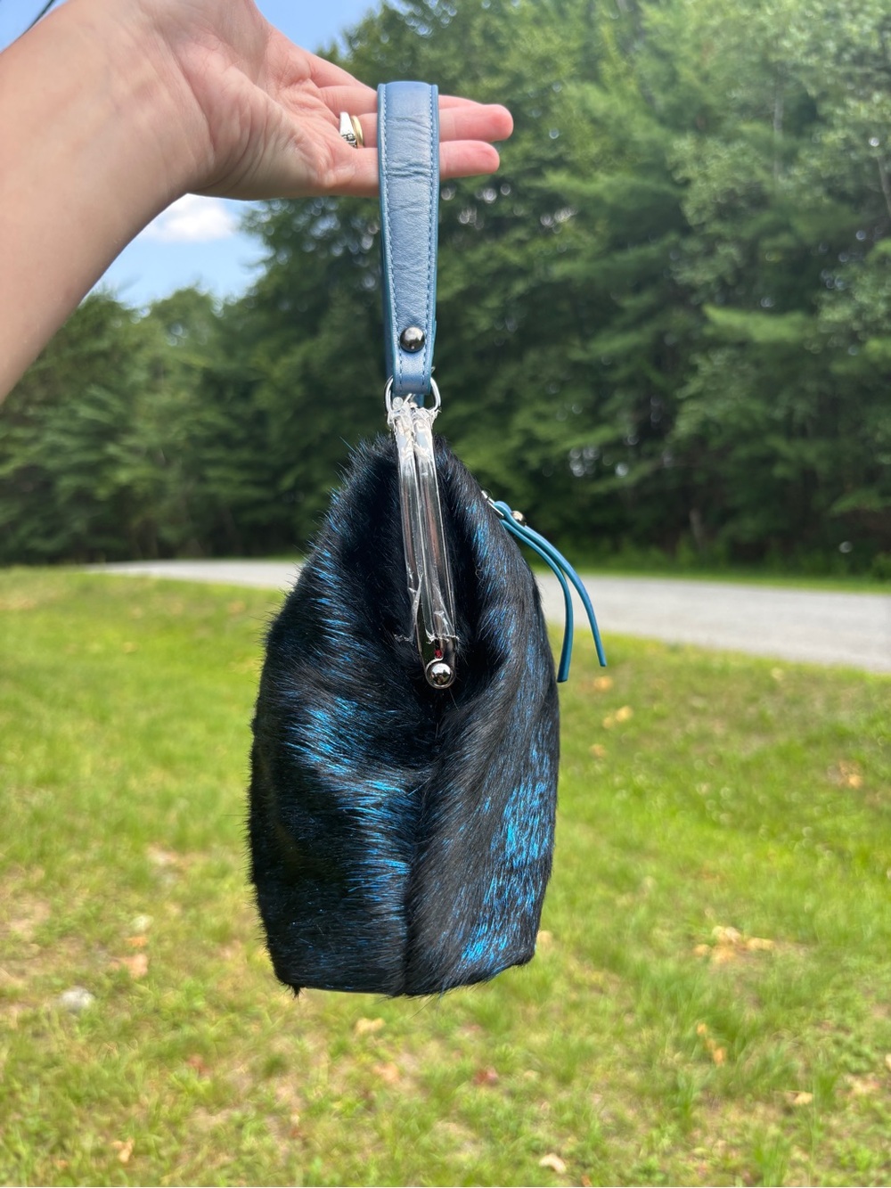 Sharif Faux Fur KISS-Lock Crossbody Bag - Picture 10 of 17